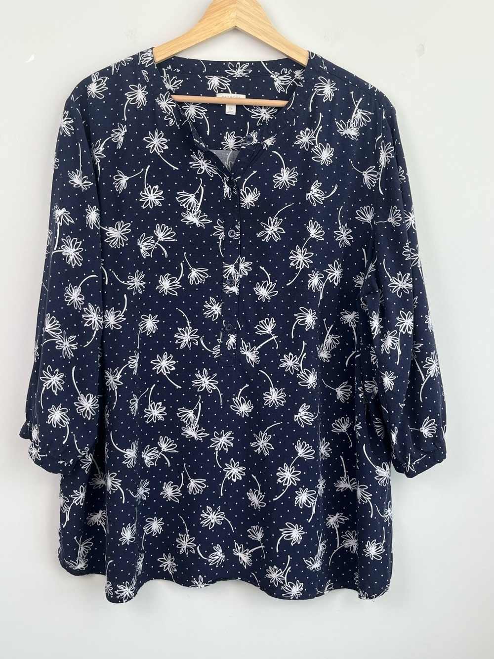 Talbots 100% rayon navy & white floral print 3/4 sleeve top, size 2X.